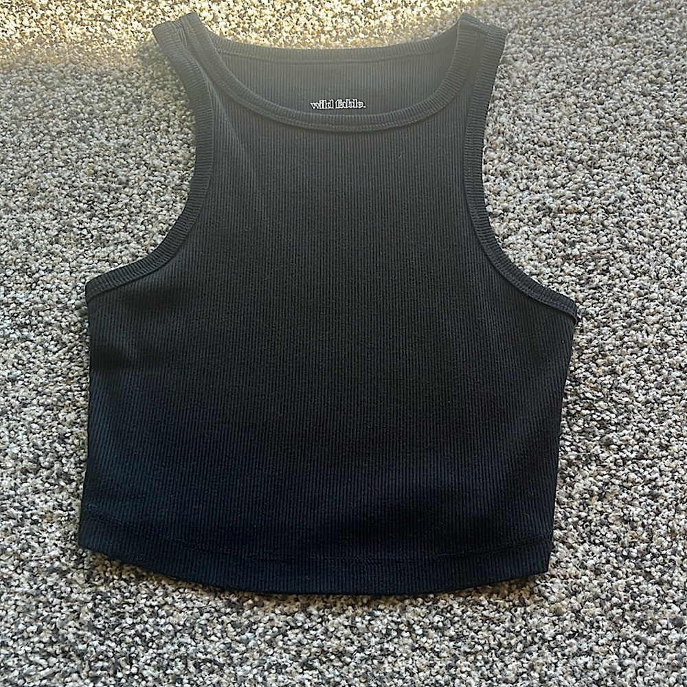 black cropped tank